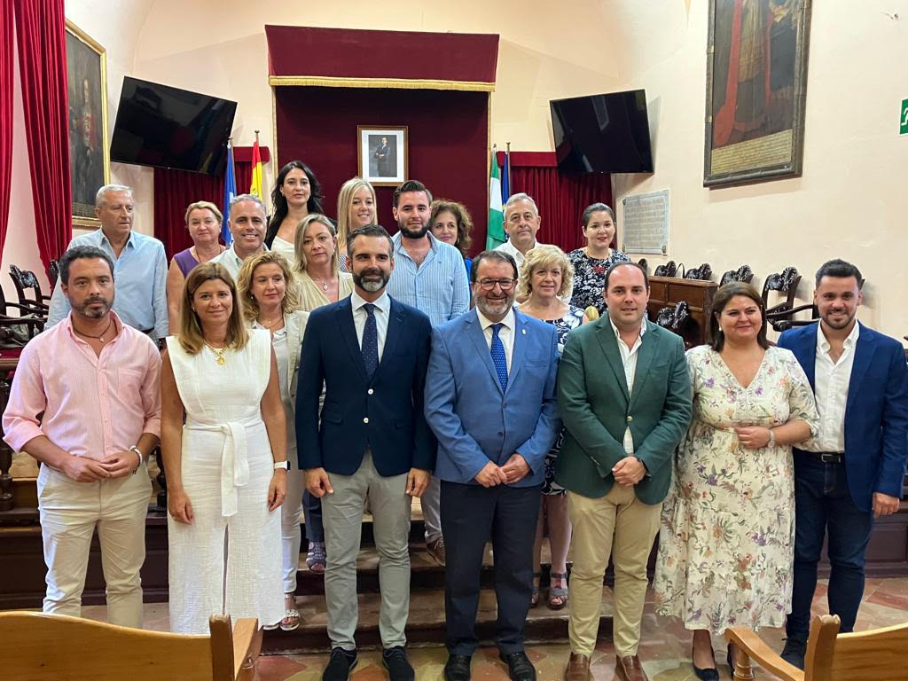 Ramón Fernández-Pacheco durante su visita al Ayuntamiento de Carmona.