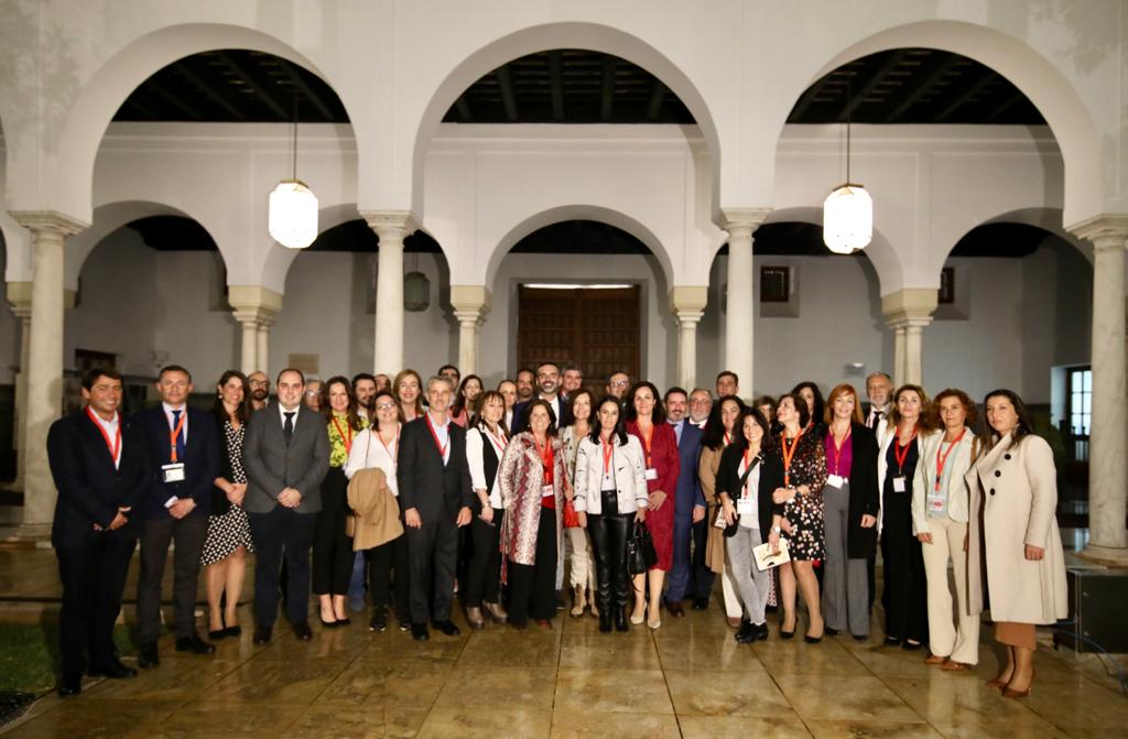 Ramón Fernández-Pacheco con los colectivos sociales, empresariales y ciudadanía tras la aprobación del trámite parlamentario de la LECA.