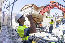 Trabajador bebiendo agua