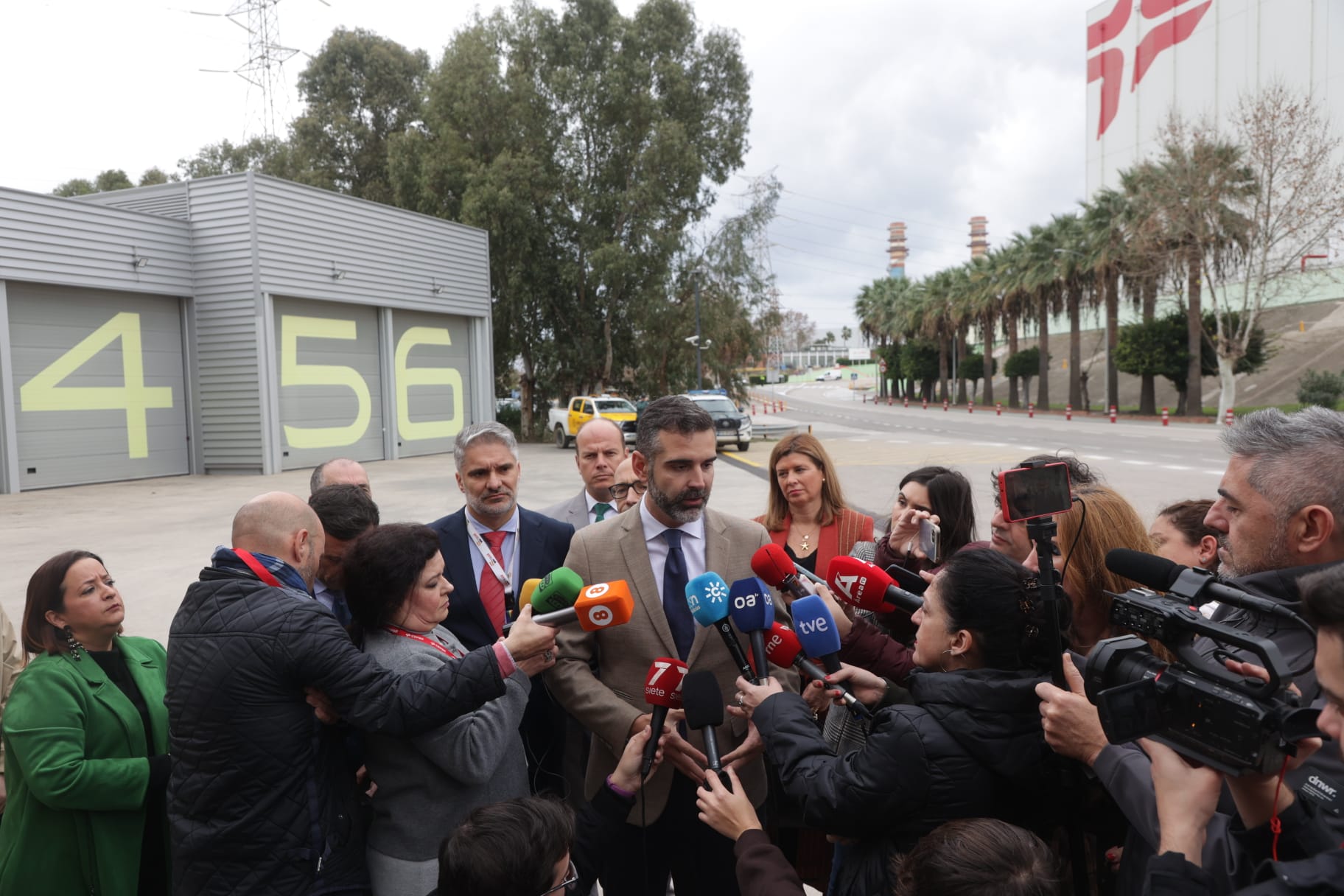 Ramón Fernández-Pacheco atiende a los medios en San Roque