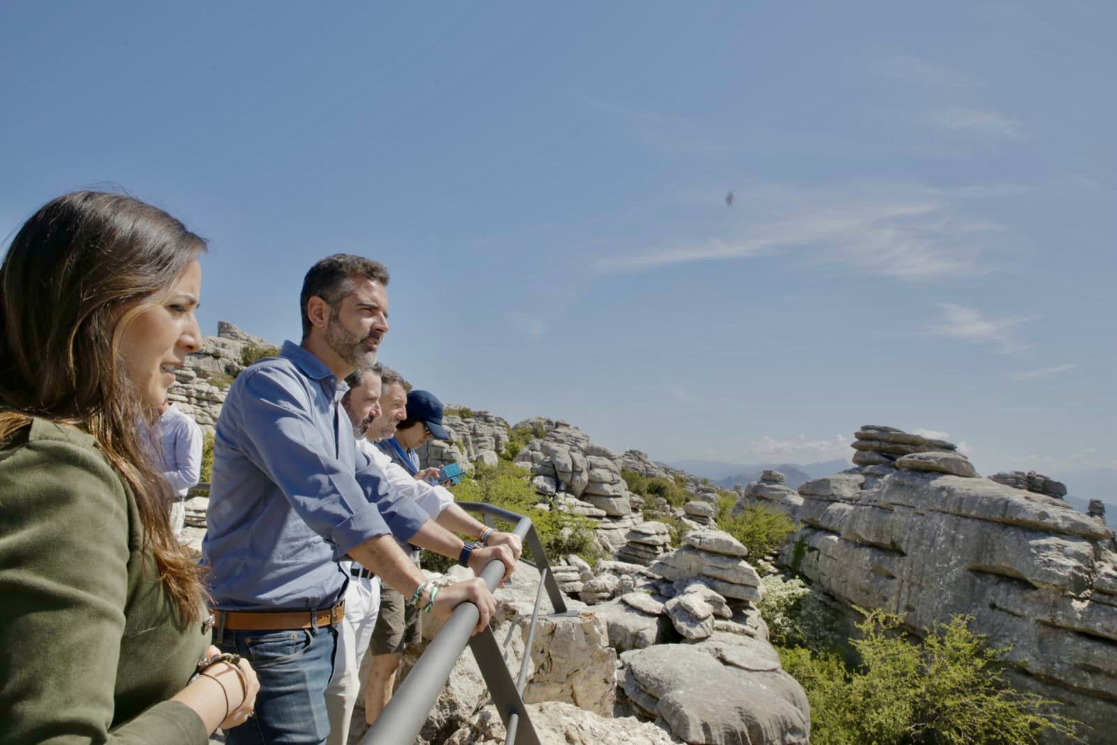 El consejero Ramón Fernández-Pacheco en El Torcal de Antequera.