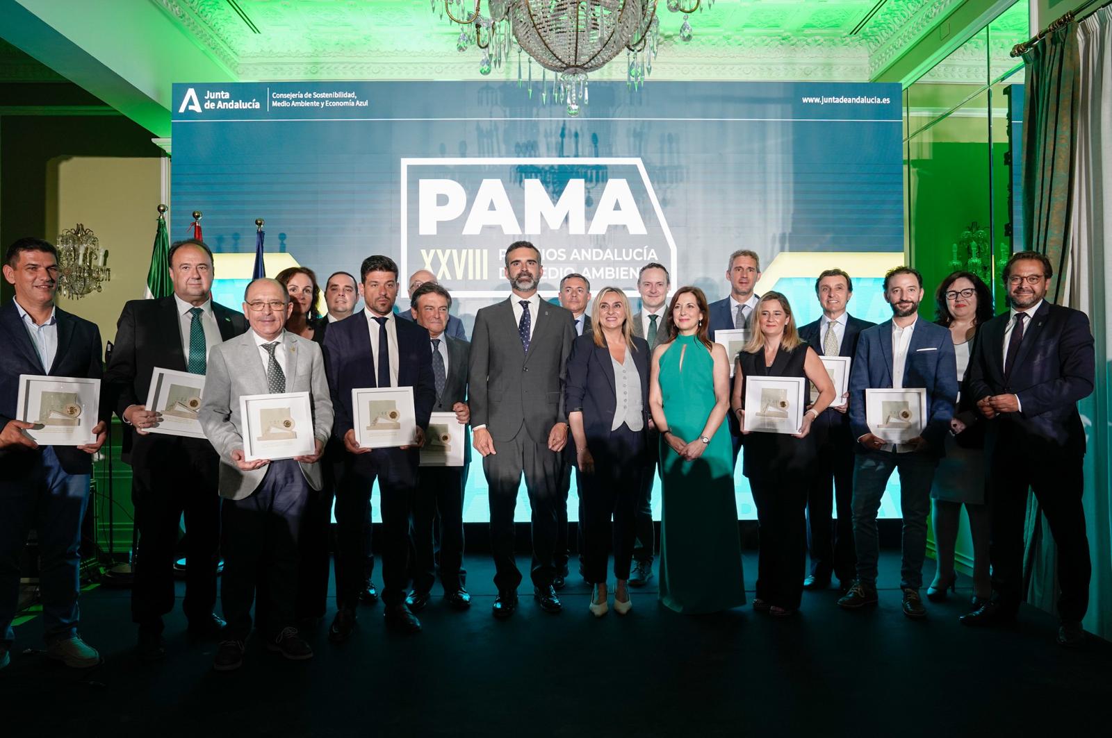 Fernández-Pacheco junto a los premiados en los PAMA 2024