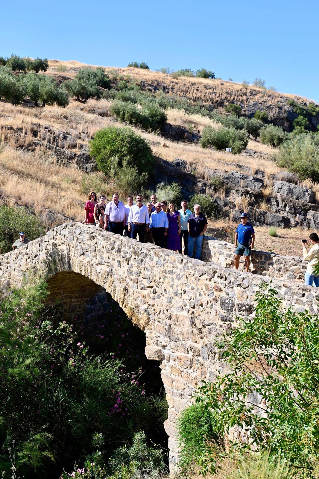 El consejero de Sostenibilidad durante su visita a la ruta mozárabe en Jaen