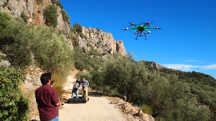 Personal de AMAYA con dron Condor en Málaga