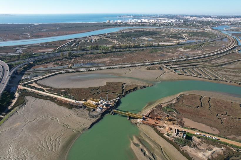 Vista aérea ruta ciclorurista Bahía de Cádiz, por el puente del río San Pedro